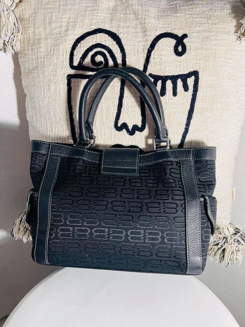 Balenciaga Vintage handbag (Category: Luxury Bags & Wallets) located in Iloilo. Submitted by jananapad (Listing ID 1441673668, Image 2). Description: Rare to find GUARANTEED ORIGINAL VINTAGE gg.