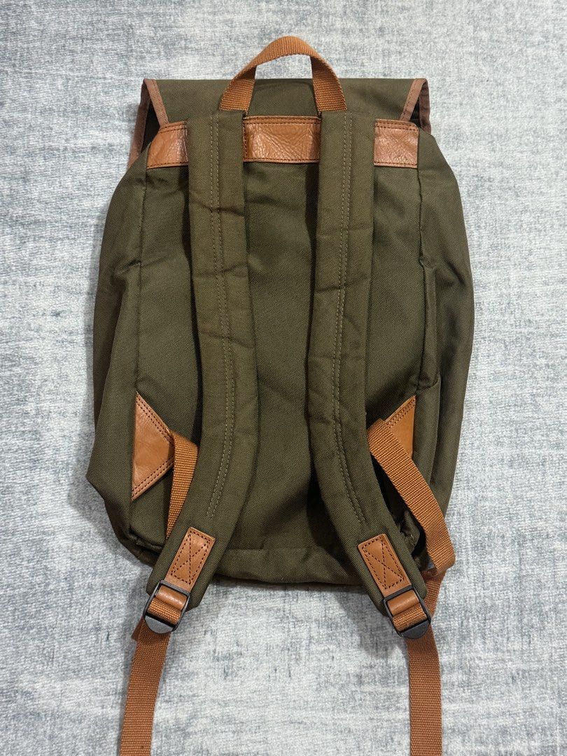 Barbour - Lifestyle Lachie Backpack (Category: Backpacks) located in Manila. Submitted by members-only (Listing ID 1441718720, Image 2). Description: Barbour Lifestyle Lachie Backpack, in olive.A versatile backpack is made from a lightweight yet durable outer fabric with real leather trim. The main compartment fastens with a chunky drawstring and is secured by a flap with leather straps featuring mock buckles and quick release studs.Adjustable sh