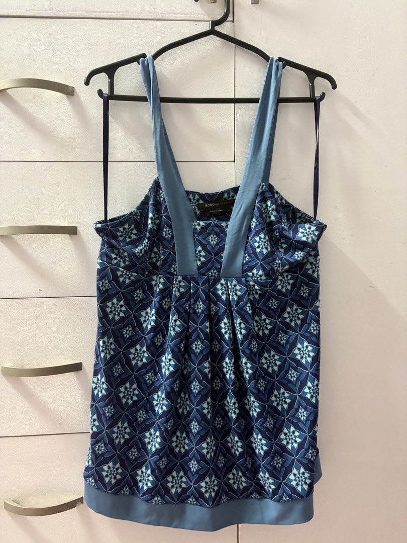 BCBGMAXAZRIA Blue Geometric Print Tank Top (Category: Sleeveless) located in Davao. Submitted by ceea77 (Listing ID 1441766607, Image 2). Description: FOR SALE: - Blue geometric pattern tank top - Size: Small (S) on tag Location: Davao.