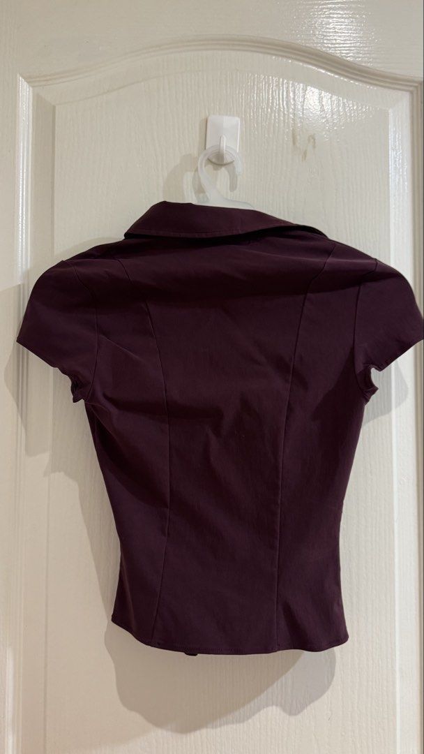 Bershka Maroon Zipper Top (Category: Blouses) located in Quezon City. Submitted by baddiez_closett101 (Listing ID 1441752620, Image 3). Description: Brand new without tags, super steal! 🫶🏻.