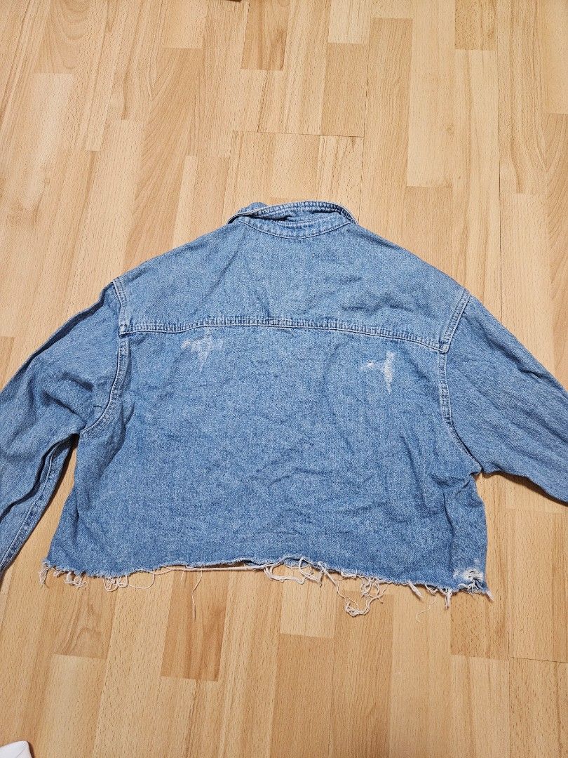 Bershka raw hem denim top (Category: Longsleeves) located in Quezon City. Submitted by cheapbrandy (Listing ID 1441661386, Image 3). Description: bershka vintage denim raw hem cropped longsleeve top. fabric is soft denim and can be worn in the PH comfortably.