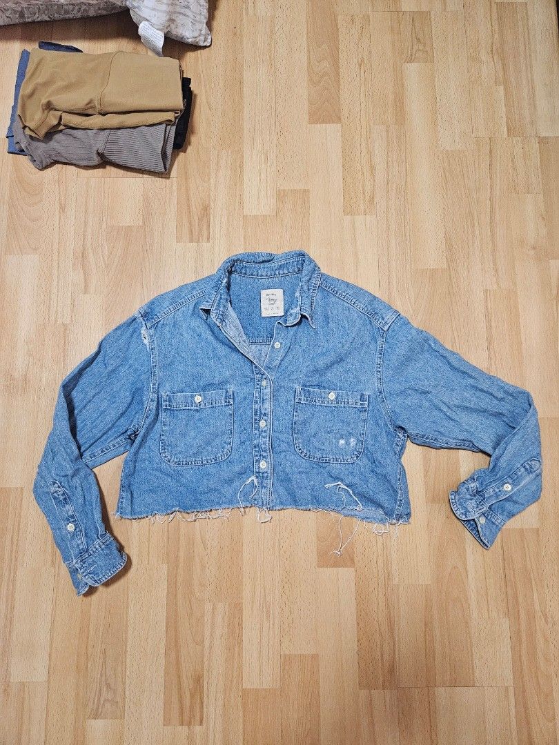 Bershka raw hem denim top (Category: Longsleeves) located in Quezon City. Submitted by cheapbrandy (Listing ID 1441661386, Image 1). Description: bershka vintage denim raw hem cropped longsleeve top. fabric is soft denim and can be worn in the PH comfortably.