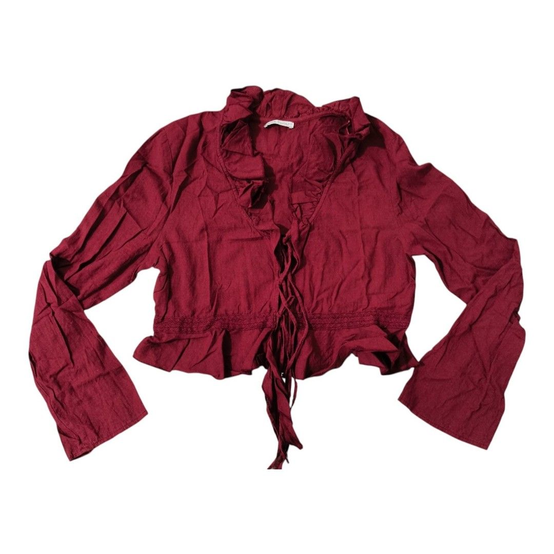 Bershka Red Cropped Tie-Front Blouse (Category: Blouses) located in Santa Cruz. Submitted by oddpenguin-4575 (Listing ID 1441753551, Image 1). Description: 📌.....P L E A S E R E A D..... 📌measurement:Laid flat Sh-17"/Sleeve-25"/Chest-19"/Lenght-19"/armhole-6.5"/armpit-10" 📌Brand:Bershka 📌color-10/10 📌- Red cropped blouse from Bershka - Long bell sleeves - Ruffled collar and hem - Tie-front closure with decorative trim - Estimated size: Mediu