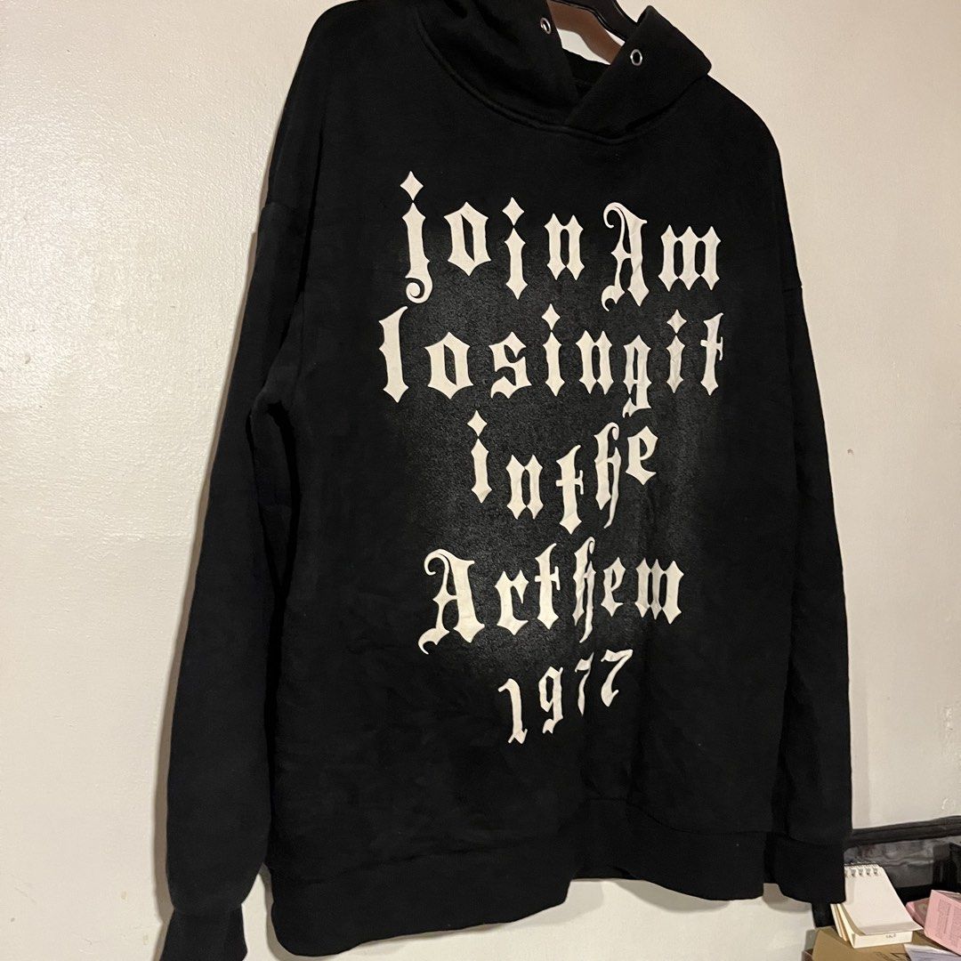 Big Print Black Hoodie (Category: Coats, Jackets and Outerwear) located in Quezon City. Submitted by giometryyy (Listing ID 1441654934, Image 3). Description: L27 W22 Excellent condition soft material cotton 📍East Fairview/Novaliches 🛵Lalamove / J&T payment first.