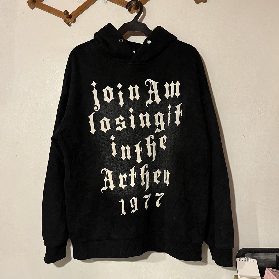 Big Print Black Hoodie (Category: Coats, Jackets and Outerwear) located in Quezon City. Submitted by giometryyy (Listing ID 1441654934, Image 2). Description: L27 W22 Excellent condition soft material cotton 📍East Fairview/Novaliches 🛵Lalamove / J&T payment first.