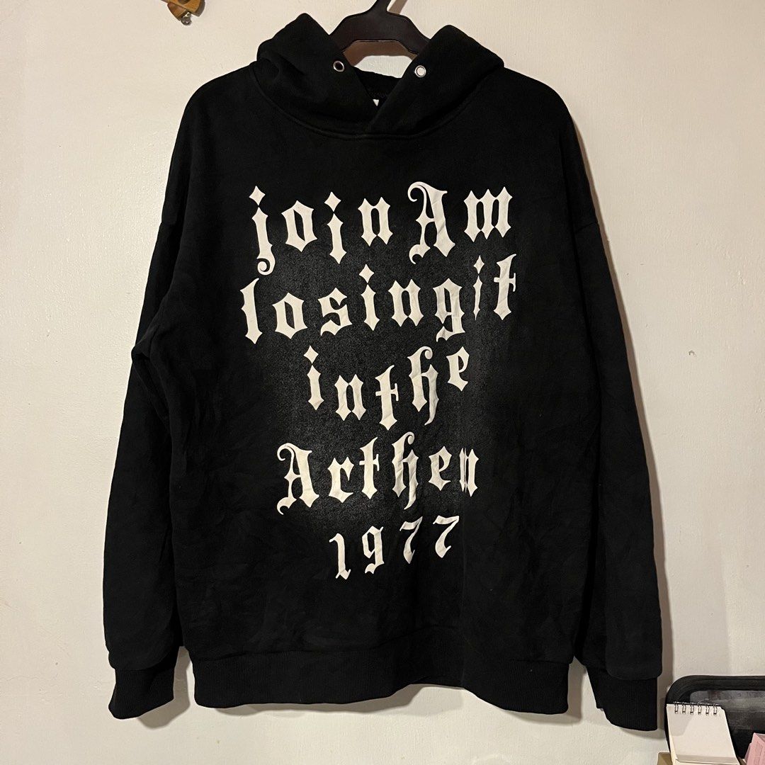 Big Print Black Hoodie (Category: Coats, Jackets and Outerwear) located in Quezon City. Submitted by giometryyy (Listing ID 1441654934, Image 1). Description: L27 W22 Excellent condition soft material cotton 📍East Fairview/Novaliches 🛵Lalamove / J&T payment first.
