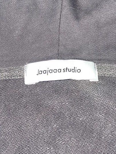 Black crossover V-neck pullover hoodie with kangaroo pocket (Category: Coats, Jackets and Outerwear) located in Angeles City. Submitted by keanthr (Listing ID 1441743209, Image 2). Description: issues in the picture .