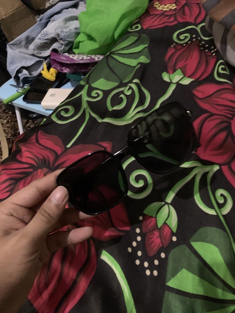 Black Square Frame Sunglasses | Classic Oversized Style | UV Protection (Category: Sunglasses & Eyewear) located in San Juan, La Union. Submitted by declutteringog7 (Listing ID 1441640232, Image 2). Description: ✅ TITLE Black Square Frame Sunglasses | Classic Oversized Style | UV Protection ✅ CATEGORY Health & Personal Care → Vision Care → Eyewear & Accessories ✅ DESCRIPTION 🕶️ CLASSIC BLACK SQUARE SUNGLASSES 🕶️ ✅ Style: Trendy oversized square