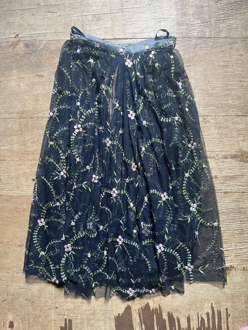 Black Tulle Embroidered Skirt (Category: Skirts) located in Manila. Submitted by gethrifft (Listing ID 1441706341, Image 2). Description: - W-22(non-stretch) - L-24 - Delicate floral embroidery - Sheer tulle overlay - Feminine and pretty design.