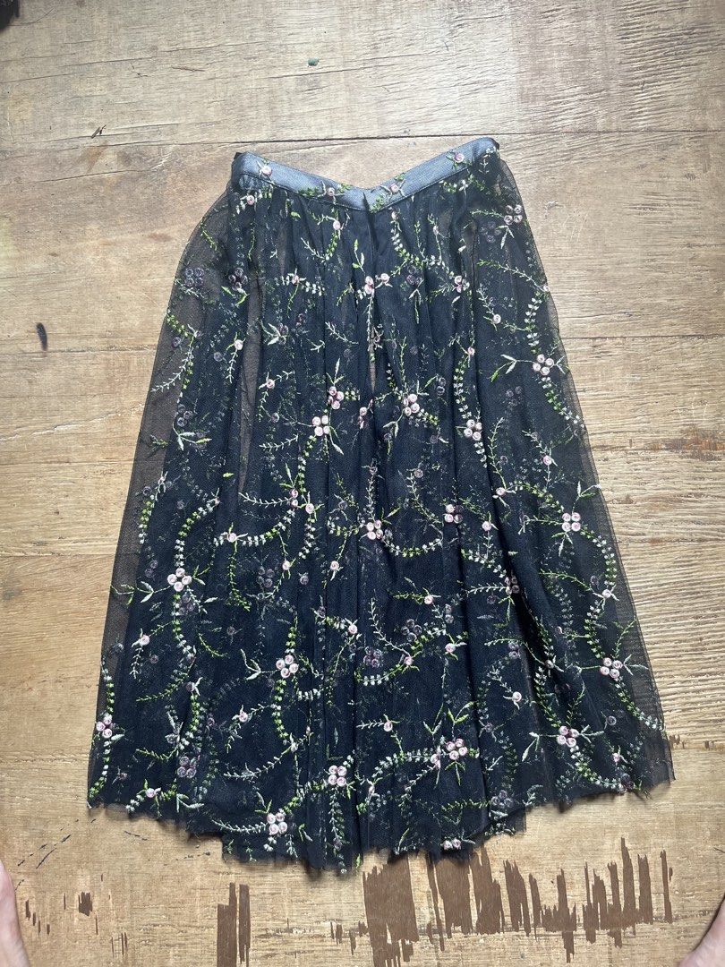 Black Tulle Embroidered Skirt (Category: Skirts) located in Manila. Submitted by gethrifft (Listing ID 1441706341, Image 1). Description: - W-22(non-stretch) - L-24 - Delicate floral embroidery - Sheer tulle overlay - Feminine and pretty design.