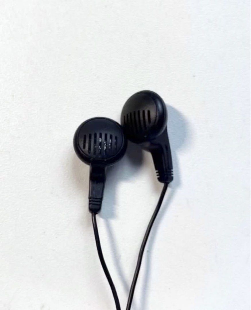 Black Wired Earphones472062777853880322