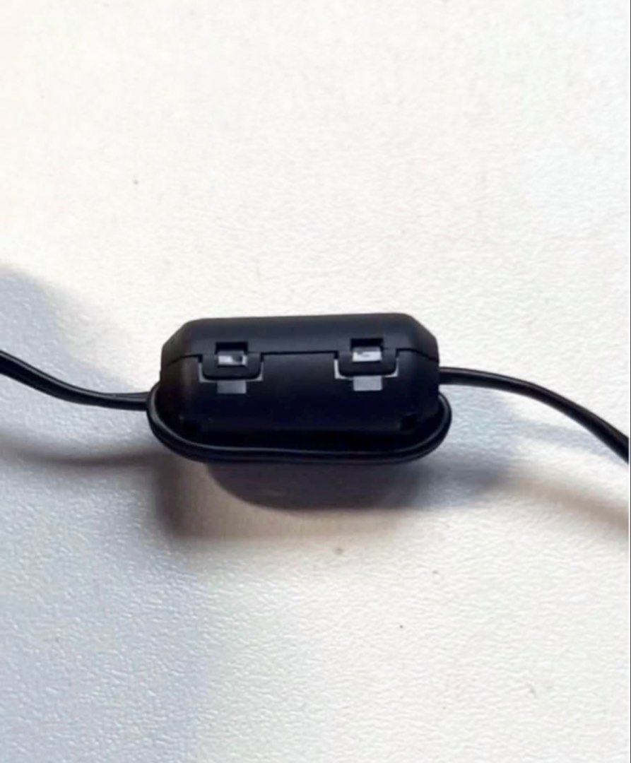 Black Wired Earphones472062777853880324