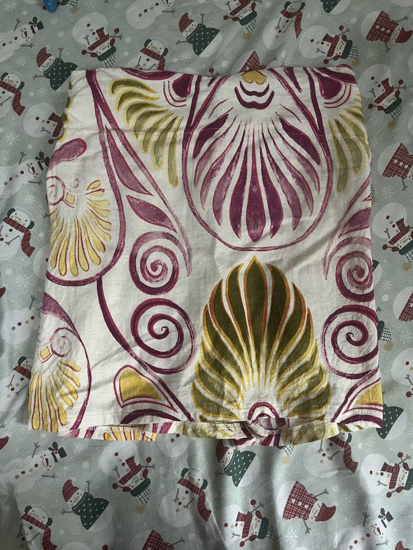 Boho Floral Print Strapless Tube Top (Category: Others Tops) located in Pasig City. Submitted by snoostuff (Listing ID 1441667726, Image 2). Description: -linen fabric - wore js take a pic - gifted to me but not my style - best fit xs to s dm for more questions.