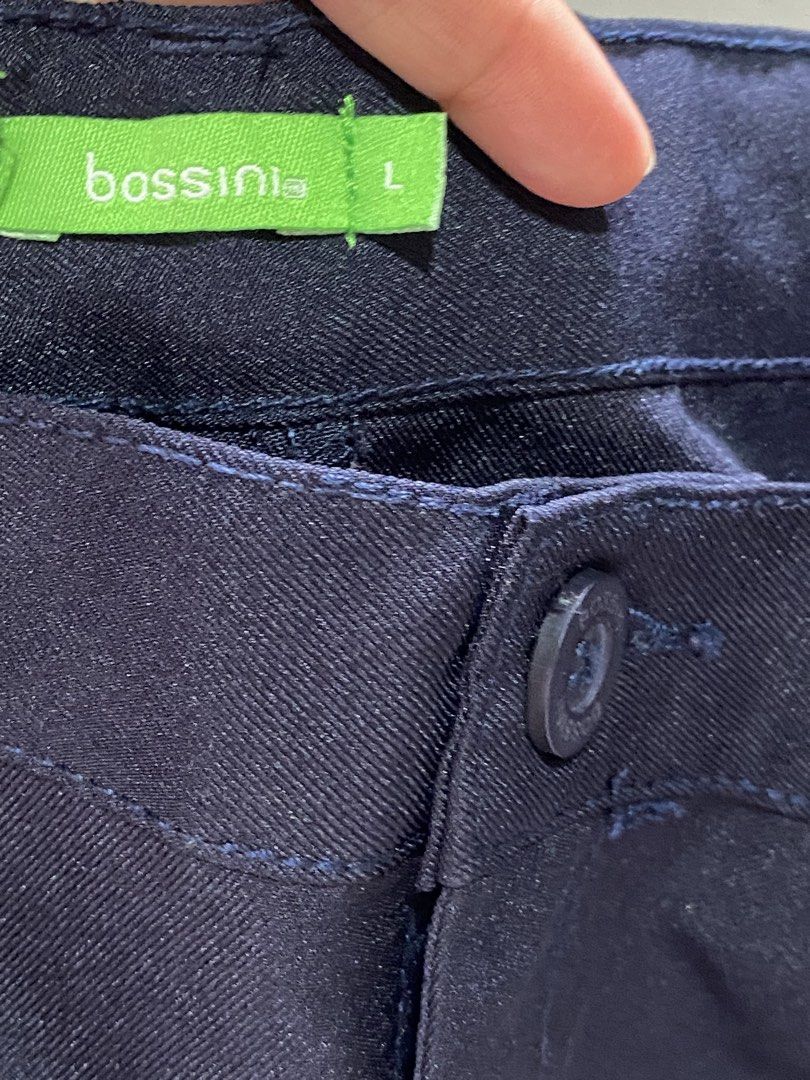 BOYS PANTS (Category: Babies & Kids Fashion) located in Las Pinas. Submitted by decluttermomsh (Listing ID 1441643586, Image 3). Description: IPATAHI NIYO NA LANG YUNG FRONT AREA NEAR ZIPPER BOSSINI L size navy blue color waistline 26" but can be adjusted to smaller waist 33-34" in length plus ahipping fee.