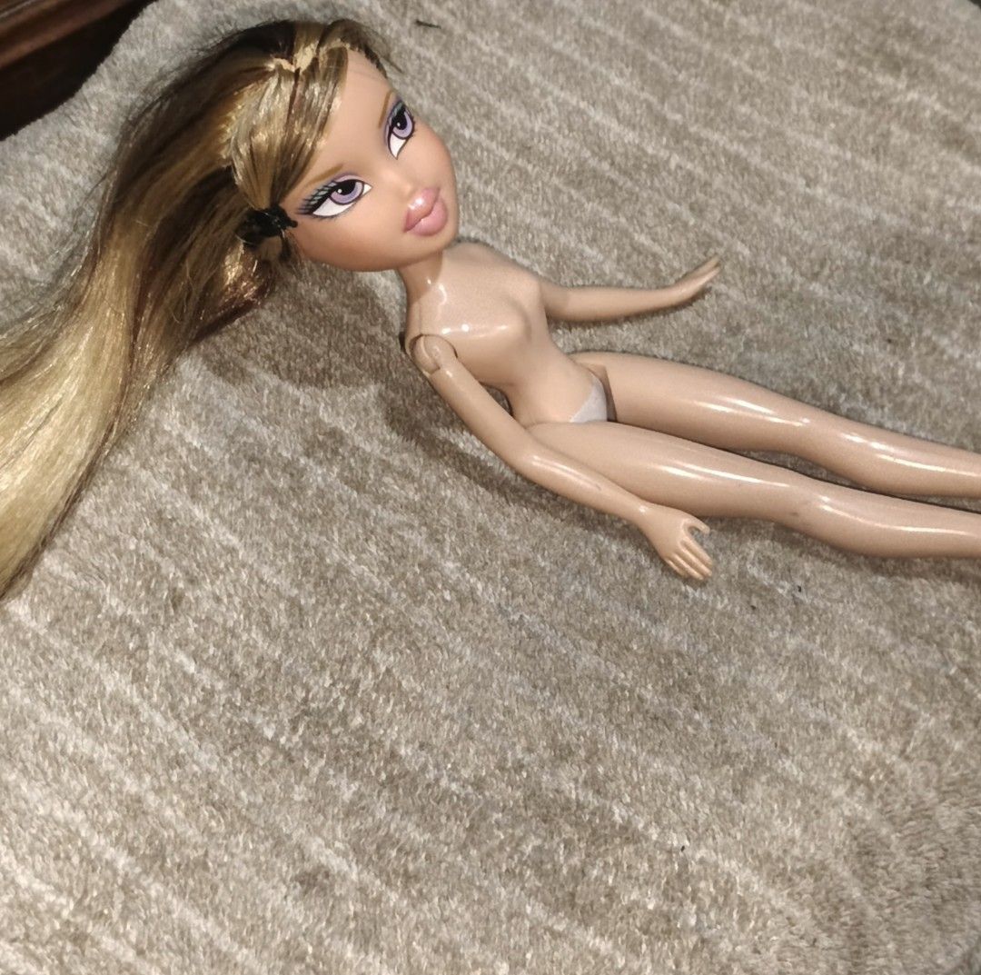 Bratz leah🤍 (Category: Babies & Kids Fashion) located in Victoria. Submitted by brazilian_girlies (Listing ID 1441753961, Image 1). Description: Flaws:hair cut fly aways and lip-chip payment:g-cash shipment:J&t.