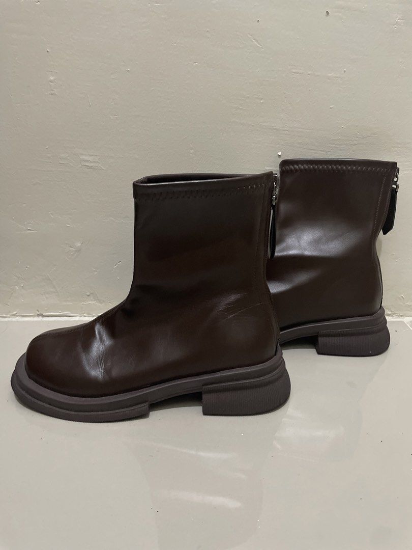 Brown Chunky Sole Chelsea Boots Size 38 (Category: Boots) located in Manila. Submitted by beatan13 (Listing ID 1441592468, Image 1). Description: - Stylish brown boots with a trendy chunky sole. - Easy on and off with a convenient side zip closure. - Features a comfortable stretchy shaft for a flexible fit. - Estimated size: 38. - Ideal for everyday wear and versatile styling. - Selling as they are no longer the right fit..
