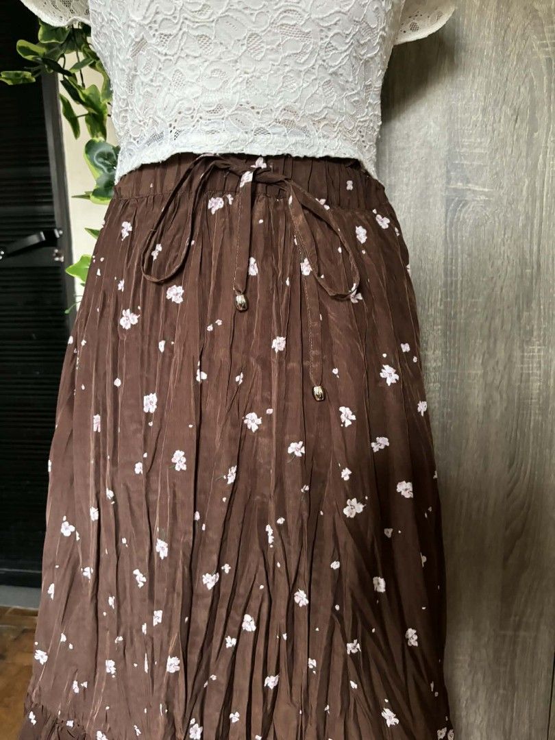 brown floral long skirt (Category: Skirts) located in Silang. Submitted by withlove.sumi (Listing ID 1441690354, Image 2). Description: .