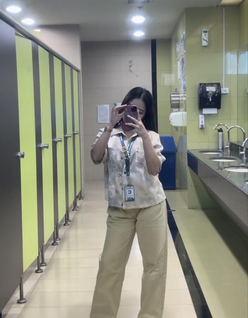 BUTTON UP VINTAGE PASTEL POLO CROP (Category: Blouses) located in Cavite. Submitted by cvshops (Listing ID 1424658294, Image 3). Description: i'm small so oversize for me sobrang ganda ng texture and silky lining sa loob bought this for P350 online.