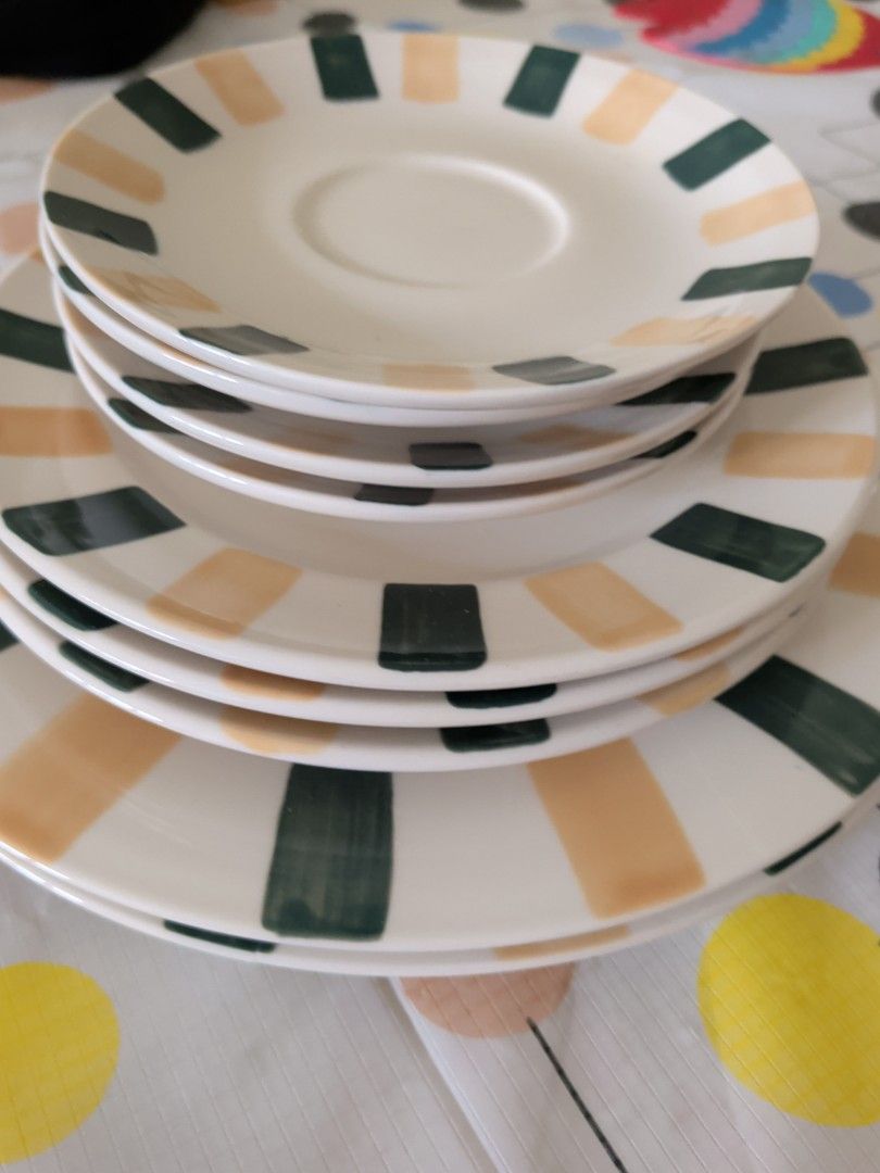 Ceramic Plates and Saucers Set471913383477923841