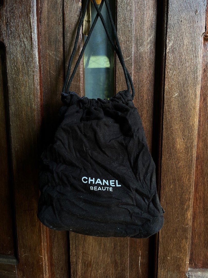 CHANEL Beaute VIP pouch Bag (Category: Luxury Bags & Wallets) located in Davao. Submitted by rel18 (Listing ID 1441599670, Image 2). Description: CHANEL CANVAS VIP POUCH BAG “Reversible” ORIG Excellent 9”x 9” .