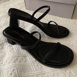 (Category: ) located in . Submitted by shopaholicwardrobe_ (Listing ID 1441733807, Image 1). Description: .