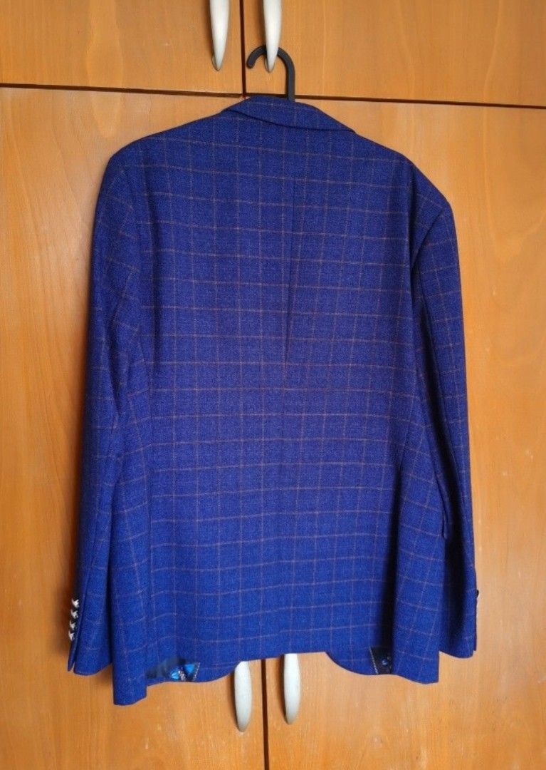Checkered Blazer (Category: Coats, Jackets and Outerwear) located in Singapore. Submitted by whyisthatso (Listing ID 1441681223, Image 2). Description: .