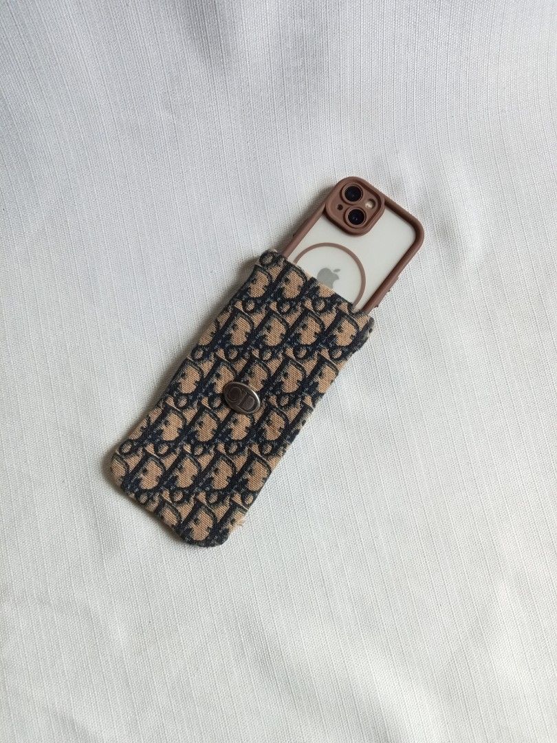 Christian dior oblique phone case (Category: Luxury Bags & Wallets) located in Bagabag. Submitted by thrift_stories96 (Listing ID 1441755943, Image 3). Description: Christian dior oblique phone case Kasya iphone or any phone na 6 to 6.5 inches Measurement Height - 8 Width - 4 Cotton interior material navy blue Condition - Rank SA No flaw.