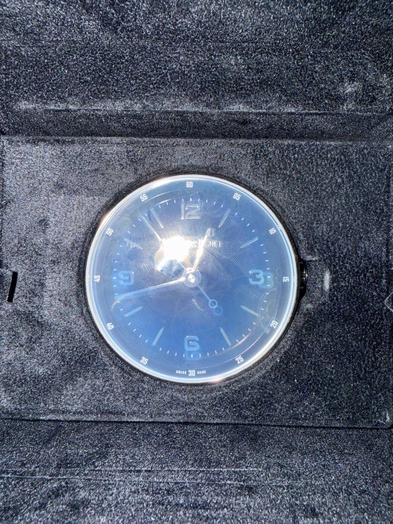 Code 11.59 table clock （分類：手錶）位於 Hong Kong。 由 rainbowflaghater 提交（商品編號 1441678721，圖片 3）。簡介： 詳情DM。