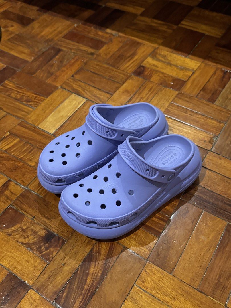 Crocs Women's Bae Clog Lavender (Category: Slippers and slides) located in Manila. Submitted by justinbrj (Listing ID 1441700079, Image 2). Description: - Lavender Crocs Bae Clogs - Only used once for an outfit after nun nilagay na sa storage - Platform style for added height - Comfortable and easy to wear - Size 7M/9W - Perfect for casual outings It’s good, comfy, and soft. Pero I don’t see myself ever reaching out for it. .