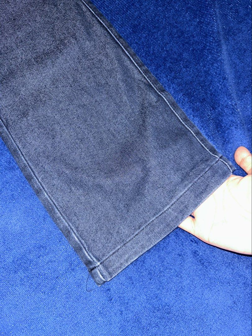 DARK BLUE BOOTCUT FLARE JEANS (Category: Jeans) located in Manila. Submitted by declutter_lala (Listing ID 1441728796, Image 3). Description: !!!PLEASE READ!!! ✨ cute back details ✨ super ganda and linis pa ng quality ✨ may signs of use, sa knee area ✨ walang runs sa baba Measurements (in inches) Waist: 30-31 Length: 39 ♡ Buyers are kindly asked to set expectations accordingly ♡ Please ensure you are familiar with your size ♡ Strictly no reservat