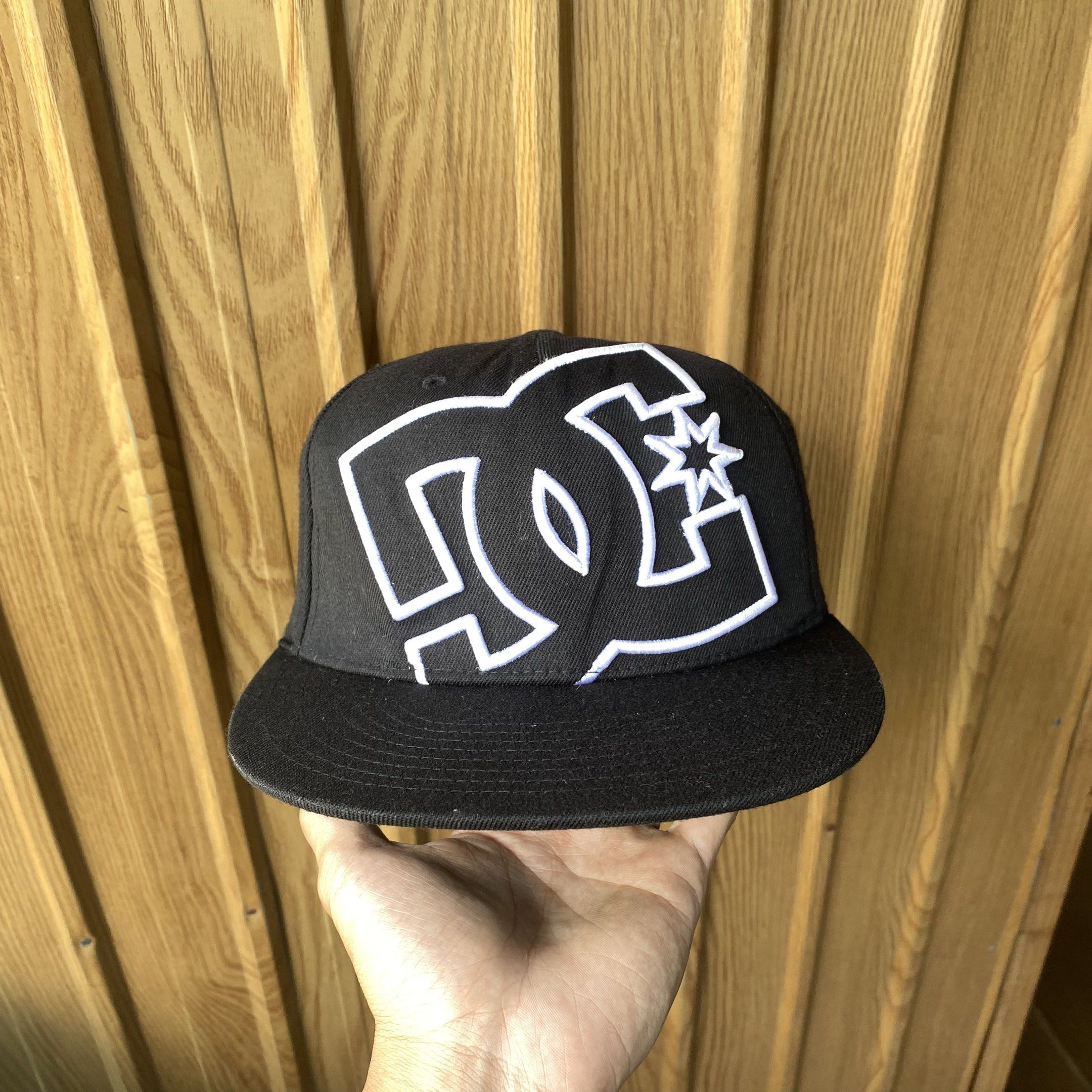 DC CLOSE CAP (Category: Caps & Hats) located in Bislig. Submitted by kre_jey.24 (Listing ID 1441732839, Image 1). Description: DC CLOSE CAP Excellent to as new condition Color rate 9.9/10 No issue ₱💸+sf Dm to those interested 📥📥📥 DISCLAIMER: I’m not affiliated with, sponsored by, or any officialy connected to the mentioned brand(s) in any way. All trademarks, names, and logos are the property of their respective owners. No copyright infringem