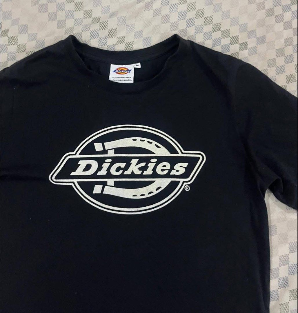 Dickies Black T-Shirt Size M (Category: Tshirts & Polo Shirts ) located in Batangas. Submitted by gavsandrix (Listing ID 1441694274, Image 2). Description: - Classic black Dickies t-shirt - Features iconic Dickies logo graphic on the front - Comfortable and durable fabric - Perfect for casual everyday wear - Size: Medium (M).