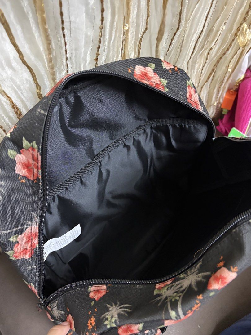 Dickies Floral Palm Tree Backpack (Category: Backpacks) located in Santa Maria. Submitted by rainebasilio06 (Listing ID 1441661842, Image 3). Description: - Stylish black backpack with a vibrant tropical floral and palm tree print. - Main compartment for ample storage. - Convenient front zip pocket for essentials. - Side mesh pocket, perfect for water bottles or umbrellas. - Faux leather trim adds a touch of sophistication to the bottom and logo 