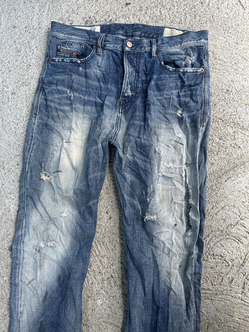 Diesel Industry D-Vider Distressed Jeans (Category: Jeans) located in Dasmarinas. Submitted by zn_upcldtrs (Listing ID 1441620895, Image 2). Description: - Size 34 / 38 L - Made in Italy .