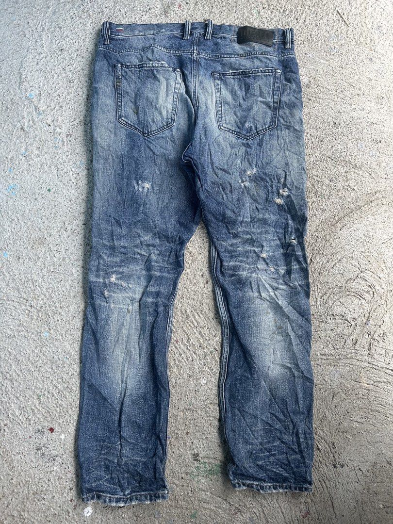 Diesel Industry D-Vider Distressed Jeans (Category: Jeans) located in Dasmarinas. Submitted by zn_upcldtrs (Listing ID 1441620895, Image 3). Description: - Size 34 / 38 L - Made in Italy .
