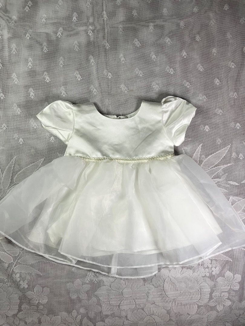 Dress for sale (Category: Babies & Kids Fashion) located in Manila. Submitted by ryankurt (Listing ID 1441759901, Image 1). Description: No issues .