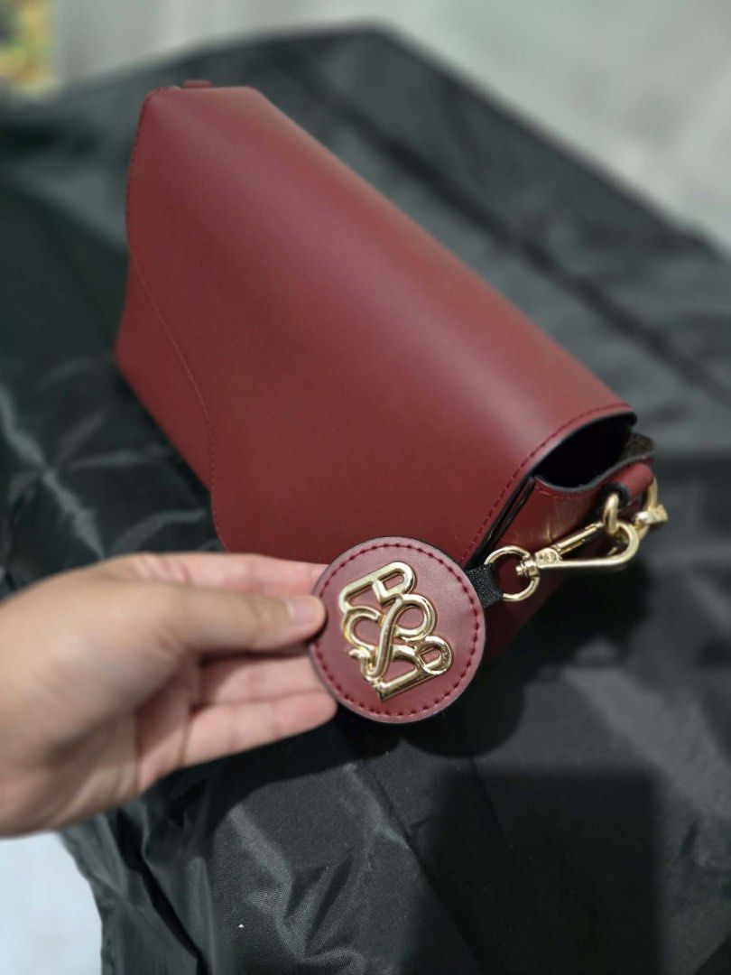 Eve & Adam Anika Baguette (Category: Shoulder Bags) located in Quezon City. Submitted by dinesaur (Listing ID 1441727040, Image 3). Description: With unused sling Free sf nationwide.