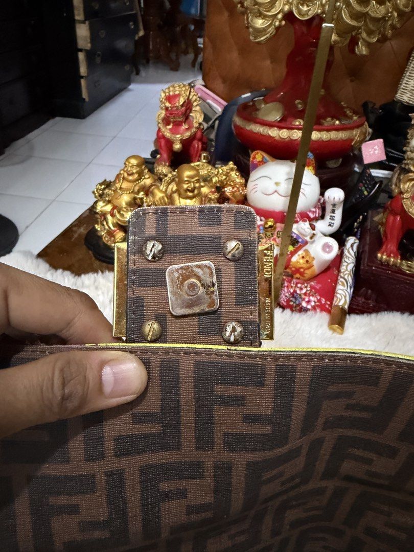 Fendi zucca baguette (Category: Luxury Bags & Wallets) located in Calamba. Submitted by angelspetdogs (Listing ID 1441629234, Image 3). Description: Fendi kili bag and sling bag minimal sign of used sa hardware kc preloved ff underziped with code kayo na humusga kc nabili ko pa cia dati ng mahal .