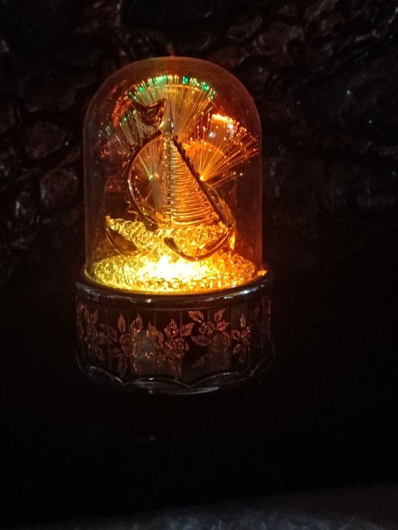 Fiber Optic Dome Music Box, Working (Category: Portable Music Players) located in Imus. Submitted by ABrielleC (Listing ID 1441653356, Image 3). Description: Video Link https://youtube.com/shorts/aQZncqurSCE?si=zjYc--l-KWHIb3sa Glass Dome Height-6.5in Diameter-4in Weight-0.4kg Battery-AA(3x), not included Japan Surplus Item First to pay Loc Imus Cavite.