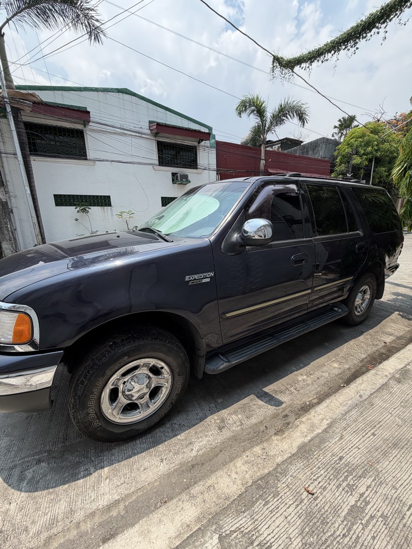 Ford Expedition XLT Auto (Category: Used Cars) located in Caloocan City. Submitted by jigoyashut (Listing ID 1441612872, Image 2). Description: FOR SALE: Ford Expedition 💰 Price: ₱280,000 Negotiable Vehicle Details * 2001 Model * 4x4 / 4WD * Air Suspension * Mileage: 145,444.8 km * Automatic Transmission * Spacious SUV * Strong engine performance Description Powerful and comfortable Ford Expedition 4x4, perfect for long drives, family trips, and