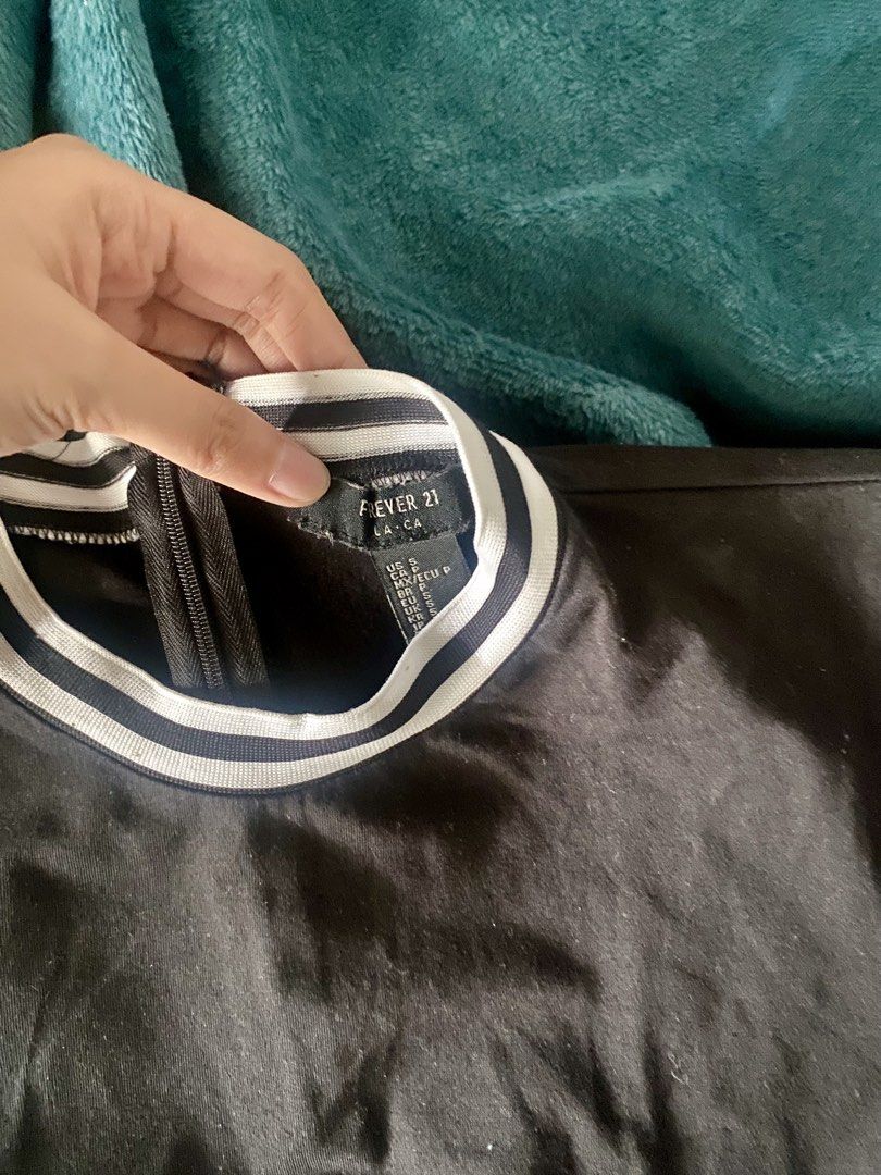 Forever 21 Bodycon Dress (Category: Sleeveless) located in Leyte. Submitted by declutterthis__ (Listing ID 1441590544, Image 2). Description: - Brand: Forever 21 - Color: Black with white stripes - Features: Striped collar and sleeves, back zipper closure - Style: Casual wear.