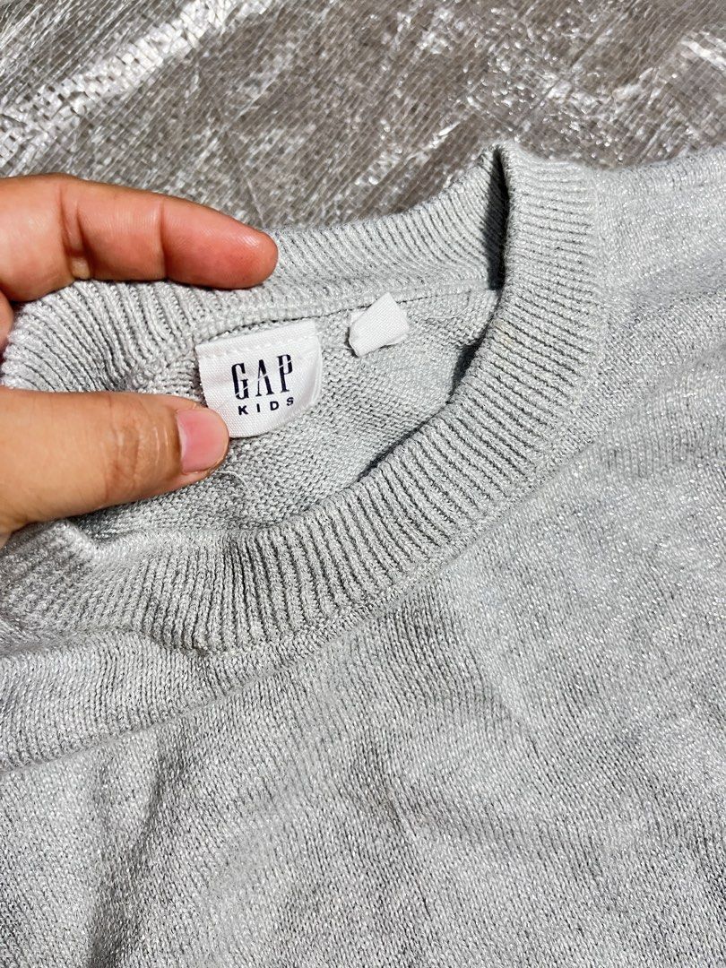 GAP Kids Grey Sweater 8-10Y (Category: Babies & Kids Fashion) located in Nabua. Submitted by siri14 (Listing ID 1441694855, Image 3). Description: - GAP Kids Grey Sweater - Size: 8-10 years - Long sleeves with ribbed cuffs - Mock neck with ribbed collar - Ribbed hem - High-quality knit - Perfect for everyday wear.
