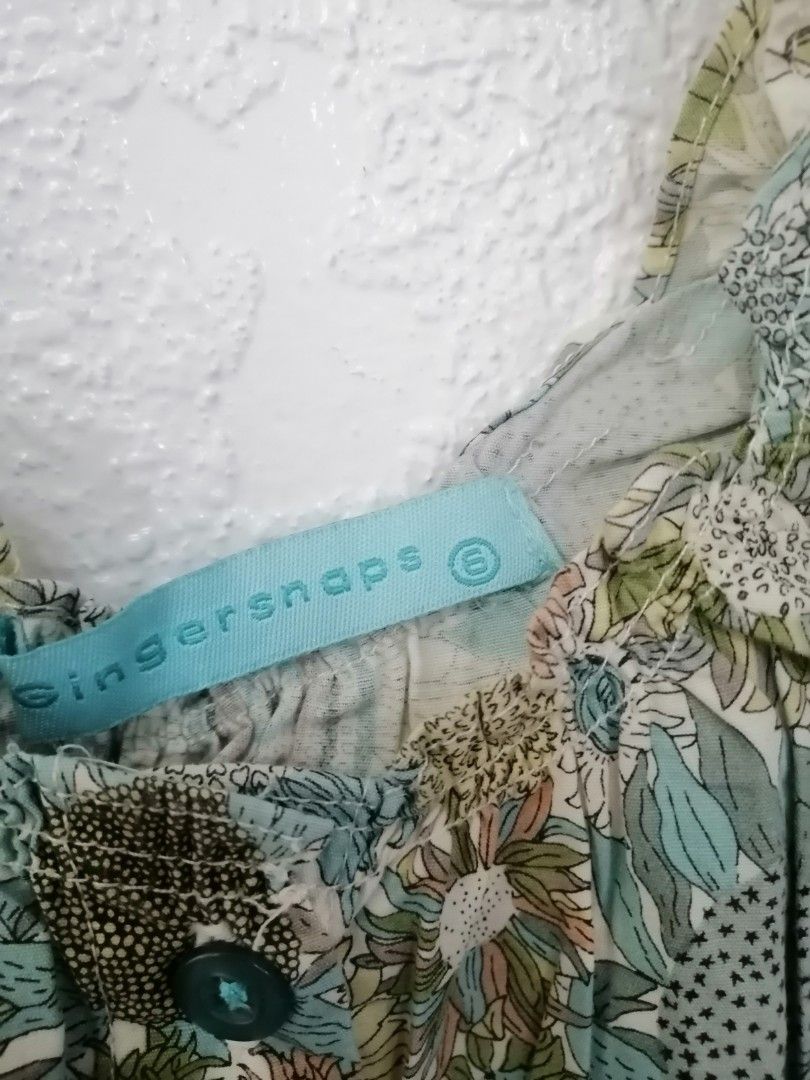 Gingersnaps floral Dress (Category: Babies & Kids Fashion) located in Baguio. Submitted by zealfish-f7c3 (Listing ID 1441604492, Image 3). Description: - Cute floral print - Brand: Ginger snaps - Button-up front - Light blue trim - Black strap details - Ideal for summer wear - Size: 6.