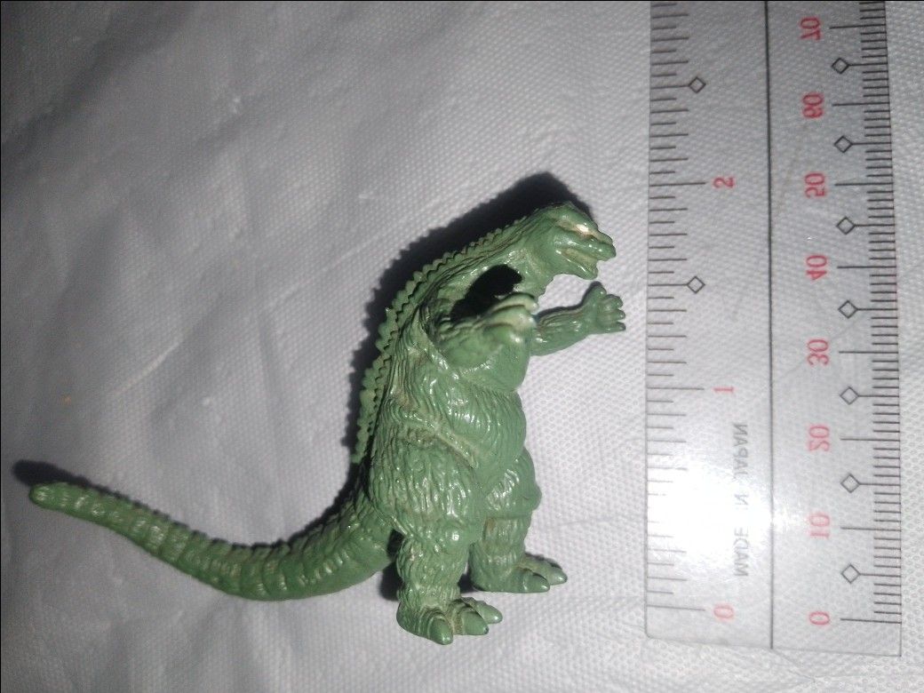 Godzilla 1993 Mini Figure Incomplete Kaiju Toho Bandai (Category: Figurines & Statues) located in Naic. Submitted by morosetoys (Listing ID 1441752955, Image 1). Description: Missing back part. ‎1 day reservation only. ‎ ‎GCash payment Flash Express shipping or Lalamove delivery. ‎ ‎No COD or COP. ‎No Meet Up. ‎No trade. ‎ ‎Check my Facebook page Morose Toys for other items. ‎ ‎Please send me a message for other questions..