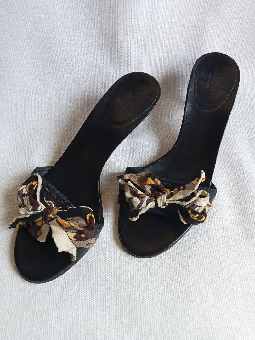Gucci 2000s black silk bow kitten heels (Category: Sneakers & Footwear) located in Bagabag. Submitted by thrift_stories96 (Listing ID 1441723696, Image 2). Description: Gucci 2000s black silk bow kitten heels Size 35.5 Insole size - 22.5 cm PH base size - 5 to 5.5 Condition - 8/10 Flaw - may umangat na leather foam sa may insole lining ,need lang po ipaglue press.Normal sign of use na din.Maliban don wala na..