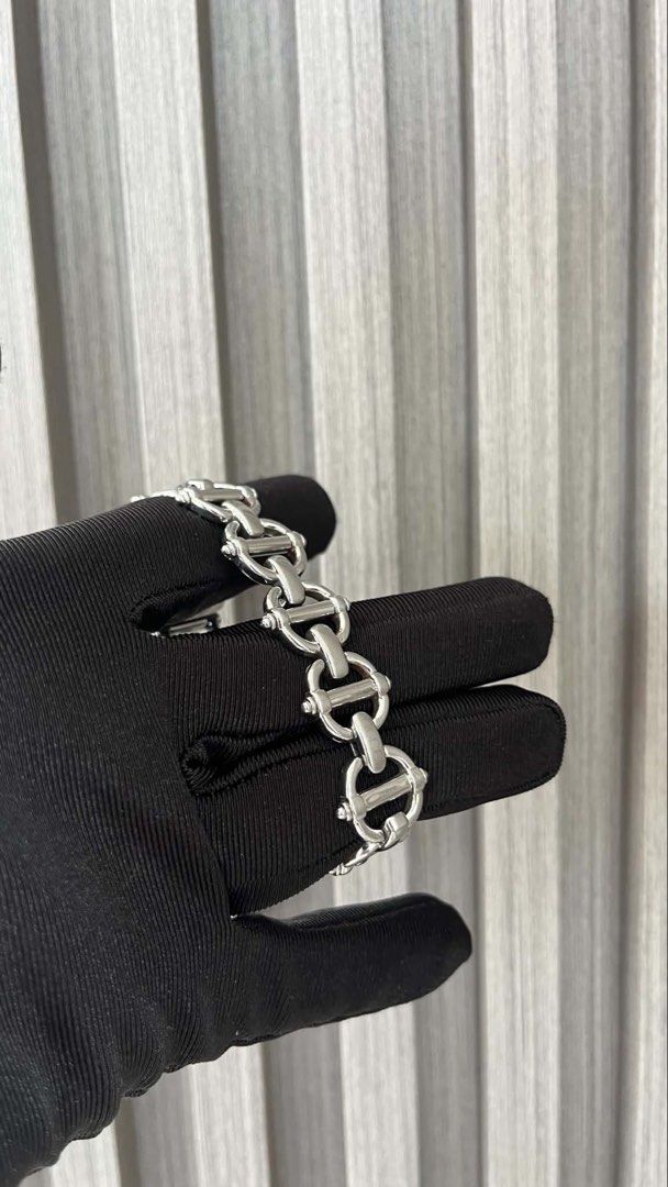 Gucci horse shoe silver watch (Category: Women's Watches) located in Macabebe. Submitted by _tiffanylopez (Listing ID 1441733156, Image 3). Description: Gucci horse shoe silver Quartz movement 22mm 16cm wrist size Good running condition All original.