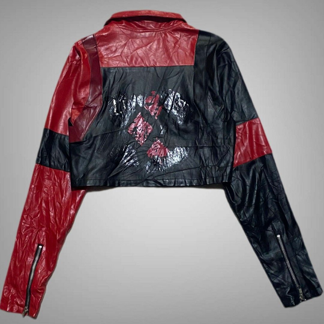 Harley Quinn Leather Jacket Racing Jacket Vibe (Category: Longsleeves) located in Mabalacat. Submitted by stylists.market (Listing ID 1441585380, Image 2). Description: OFFICIAL MERCH SUIC1DE SQUAD Length : 16 Width : 19 Condition : 9.3/10 SUPER GANDA DETAILS NG JACKET!! WALANG BAKBAK 😁 SUPER NICE & KINIS! VERY COMFY & SMOOTH ON SKIN FADED BACK LOGO NEED WASH CHECK LAST PHOTOS PO HINDI HALATA 😇.