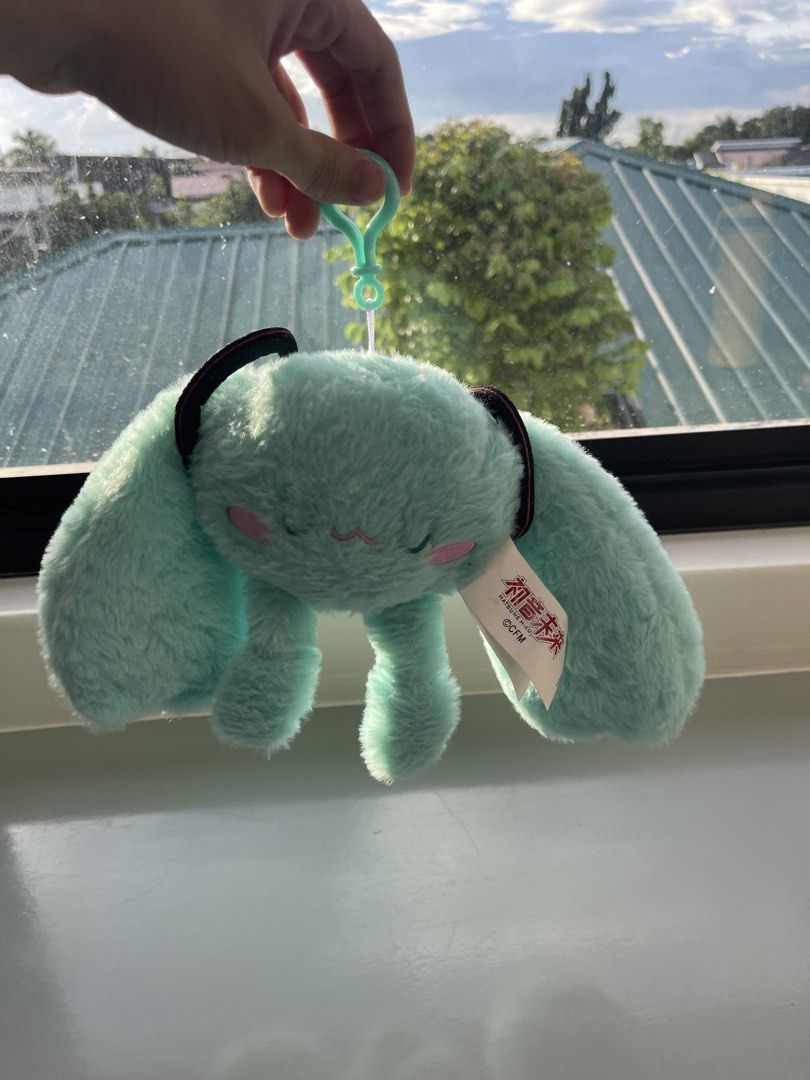 Hatsune Miku Plush Keychain BEMOE Bilibili (Category: Plushies & Soft Toys) located in Los Banos. Submitted by yeikie (Listing ID 1441667445, Image 1). Description: Hatsune Miku plush keychain. Complete with BEMOE Bilibili tags. Perfect condition buyer shoulders sf .