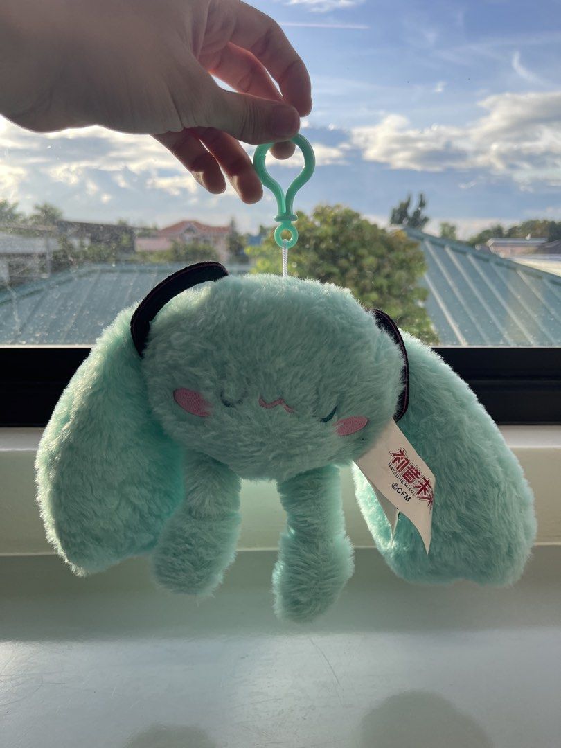 Hatsune Miku Plush Keychain BEMOE Bilibili (Category: Plushies & Soft Toys) located in Los Banos. Submitted by yeikie (Listing ID 1441667445, Image 2). Description: Hatsune Miku plush keychain. Complete with BEMOE Bilibili tags. Perfect condition buyer shoulders sf .
