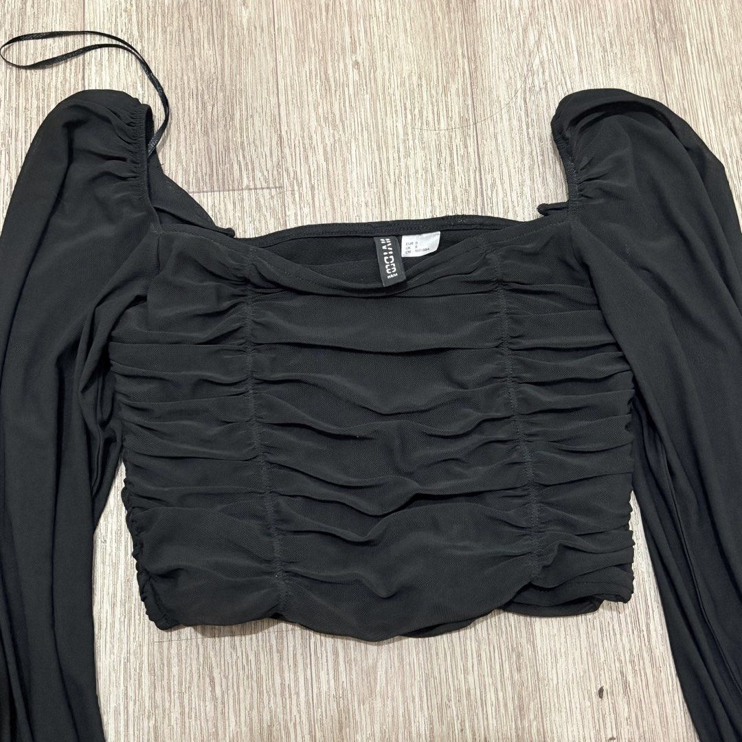 H&M Black Ruched Long Sleeve Crop Top (Category: Blouses) located in Caloocan City. Submitted by classic.piece (Listing ID 1441736670, Image 2). Description: - Brand: H&M Divided - Color: Black - Style: Long sleeve crop top - Features: Ruched front, square neckline, puffy flowy sleeves (slightly mesh sleeves) - No damage, good as new - Size: XS to S.